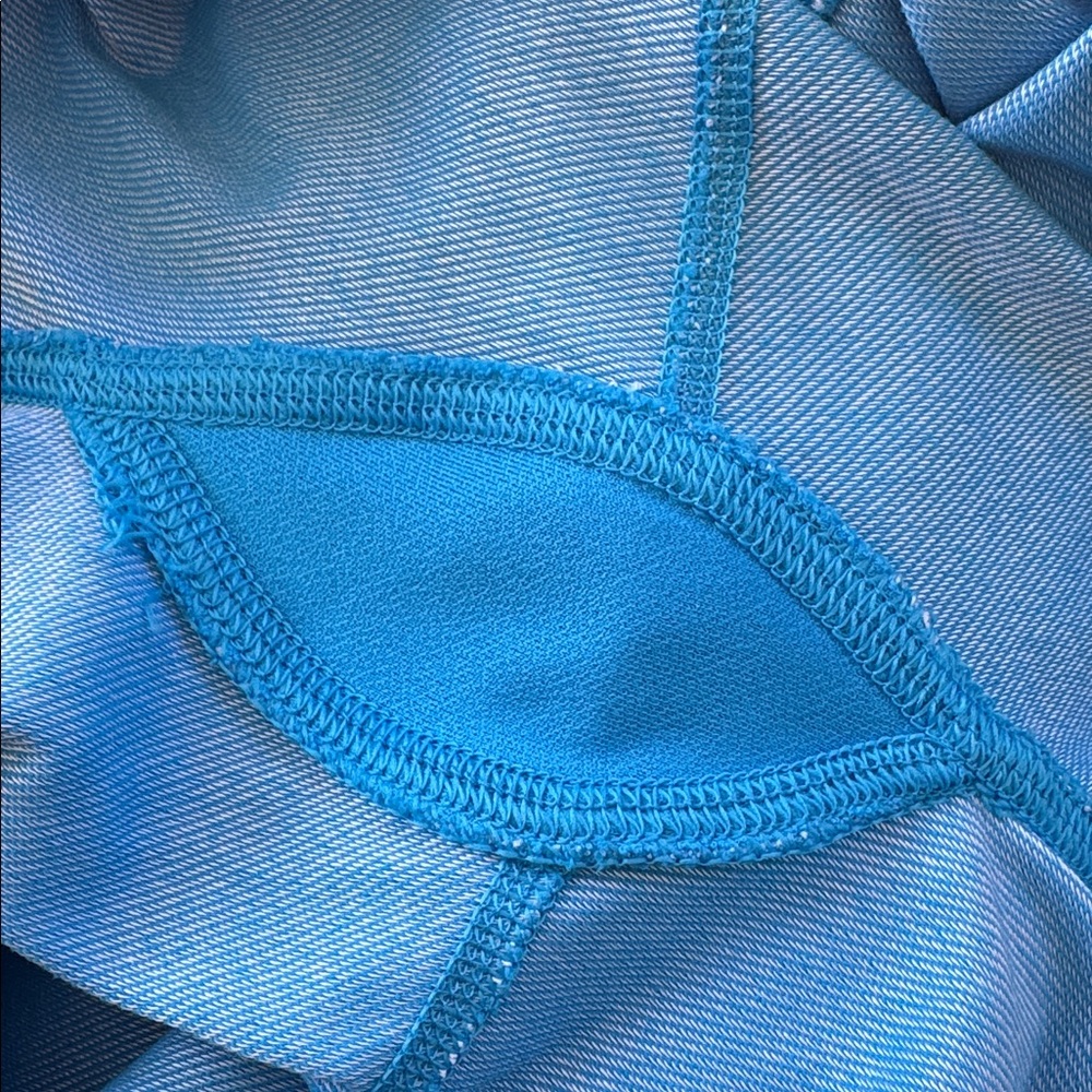 Under Armour all season gear electric blue fitted low rise capri leggings medium - Picture 8 of 9